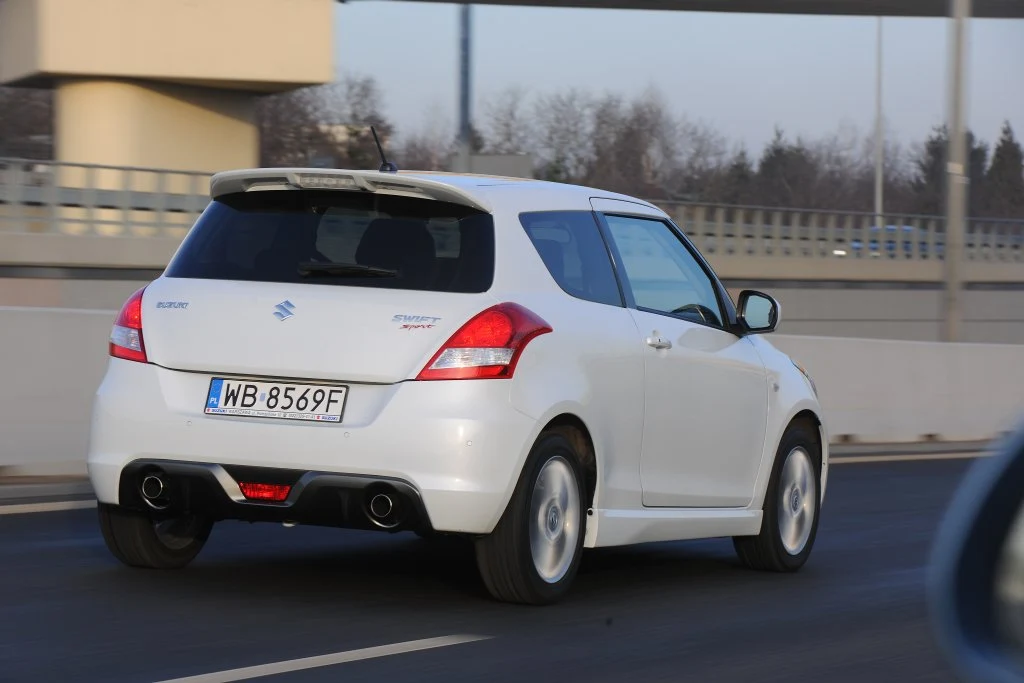 Dzięki zwartej sylwetce i licznym zewnętrznym dodatkom wersja Sport prezentuje się wyjątkowo dynamicznie.