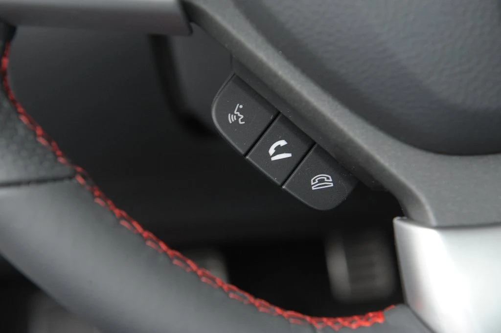 System głośnomówiący z Bluetooth nie wymaga dopłaty.