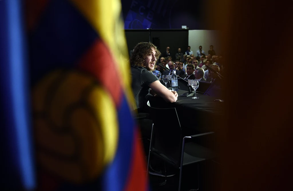 Carles Puyol na specjalnie zosrganizowanej konferencji prasowej poinformował oficjalnie, że żegna się z FC Barcelona i kończy karierę piłkarską Carles Puyol na specjalnie zosrganizowanej konferencji prasowej poinformował oficjalnie, że żegna się z FC Barcelona i kończy karierę piłkarską
