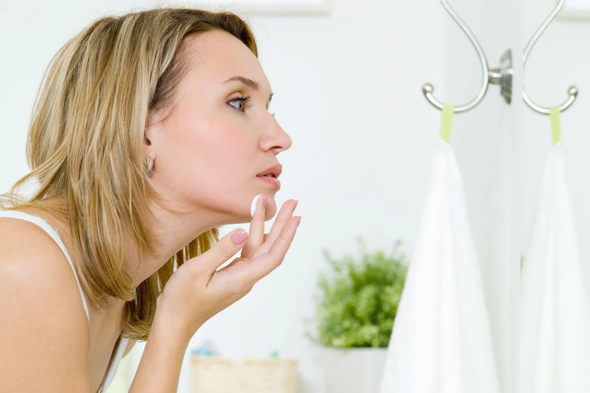 Kwas poliglutaminowy świetnie nawilża skórę oraz redukuje zmarszczki