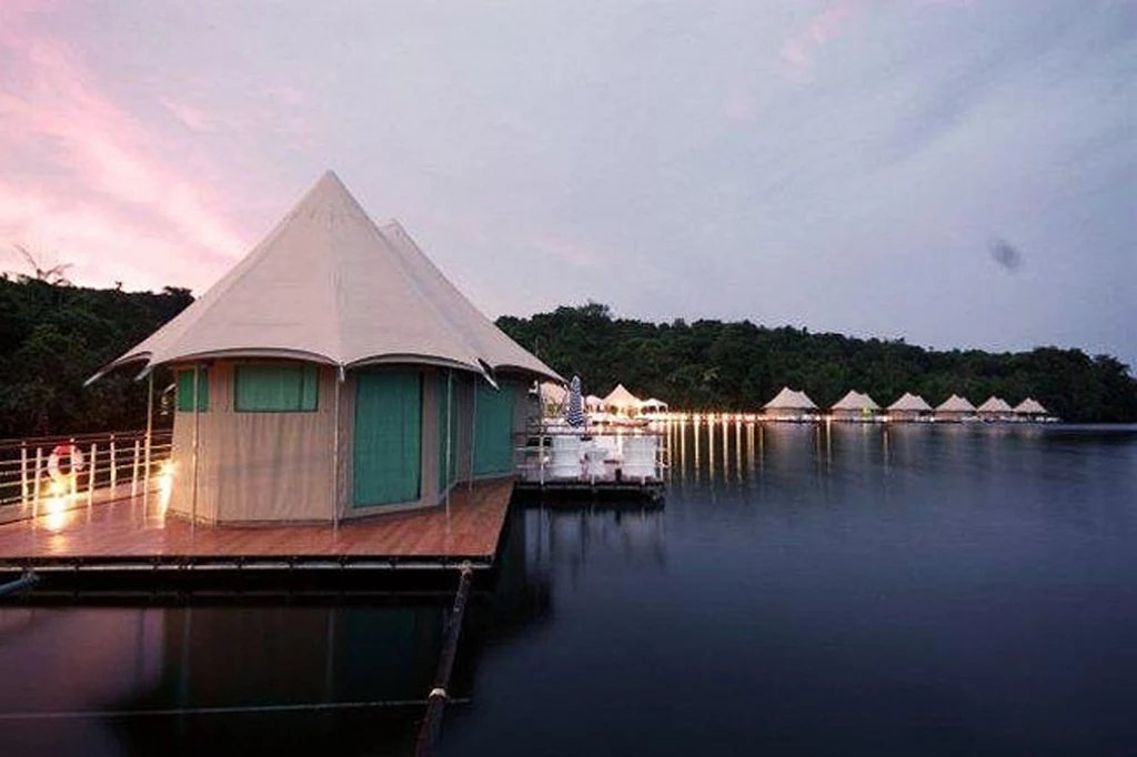 Kambodża, 4 Rivers Floating Lodge