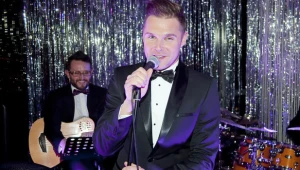 Marek Kaliszuk jest nie tylko aktorem serialowym i teatralnym, ale także ma swój zespół muzyki klubowej. 