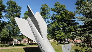 Pomnik rakiety V-2 w Sarnakach