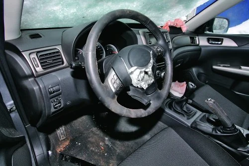 Wystrzelona poduszka, zużyta kierownica – najlepiej wymienić całość.