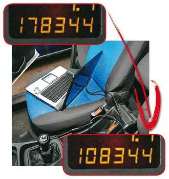 Zmiana stanu licznika przez wtyczkę OBD przy użyciu komputera trwa tylko chwilę i kosztuje grosze.