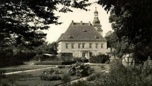 Widok pałacu od strony parku i ogrodu ok. 1910 r. Zb. Sz. Wrzesińskiego