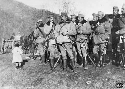 Grupa oficerów - od prawej ppor. Roman Włodek, por. Jerzy Topór-Kisielnicki, rtm. Bolesław Dunin-Wąsowicz, siódmy od prawej por. Józef Dunin-Borkowski.