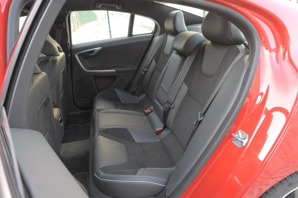 Volvo S60 D4 AT8 Drive-E R-Design Summum