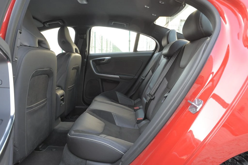 Volvo S60 D4 AT8 Drive-E R-Design Summum