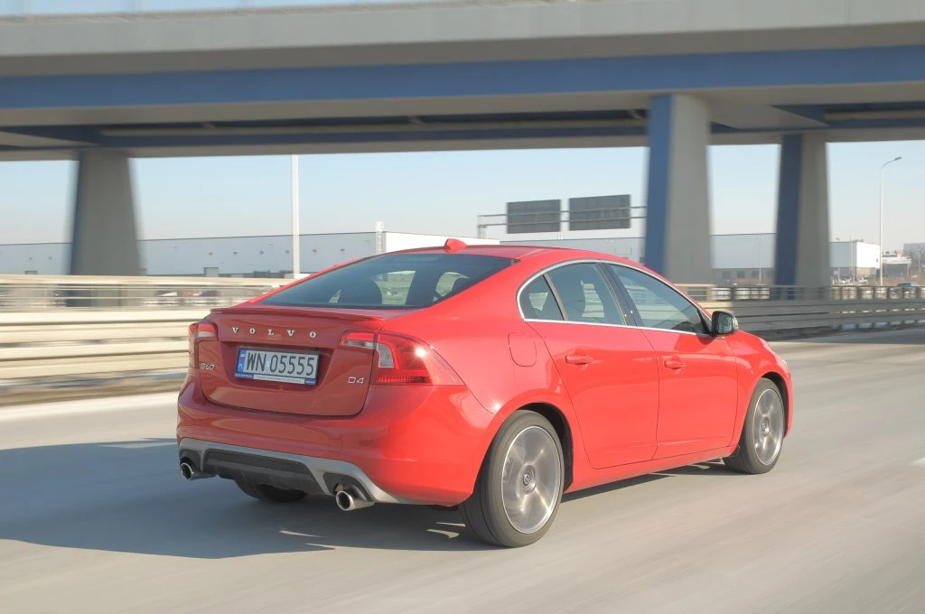 Volvo S60 D4 AT8 Drive-E R-Design Summum