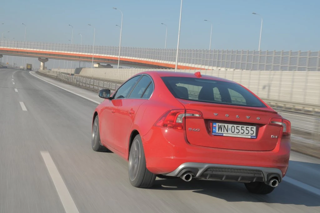 Volvo S60 D4 AT8 Drive-E R-Design Summum