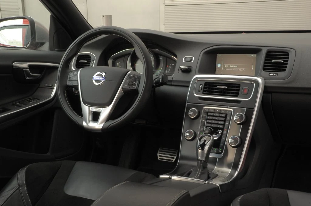 Volvo S60 D4 AT8 Drive-E R-Design Summum