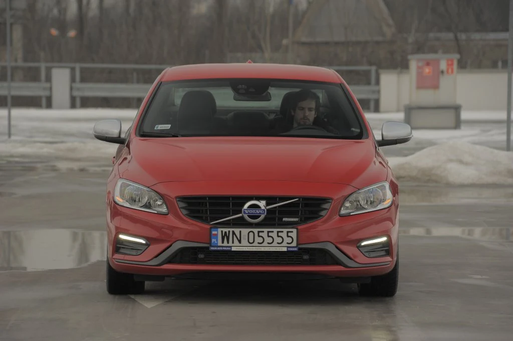 Volvo S60 D4 AT8 Drive-E R-Design Summum