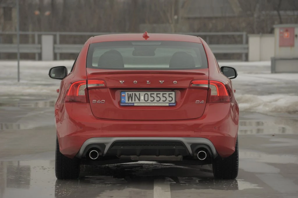 Volvo S60 D4 AT8 Drive-E R-Design Summum