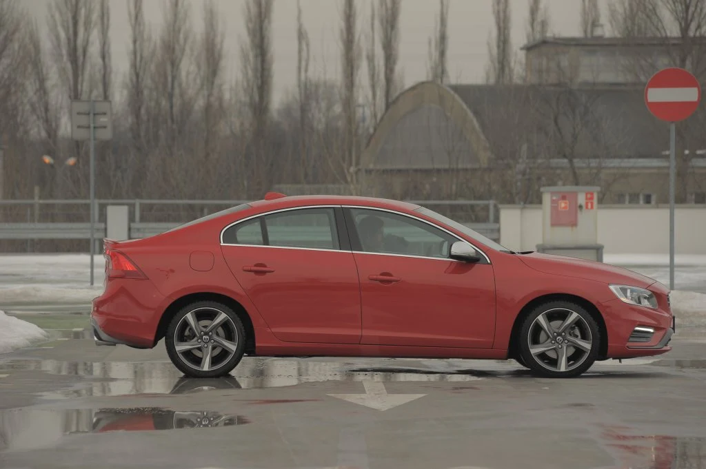 Volvo S60 D4 AT8 Drive-E R-Design Summum