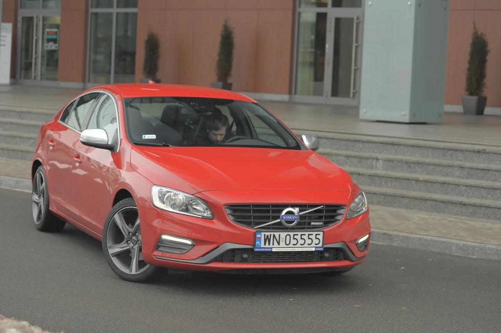 Volvo S60 D4 AT8 Drive-E R-Design Summum
