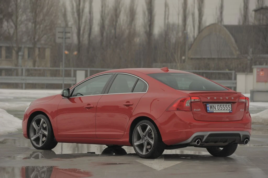 Volvo S60 D4 AT8 Drive-E R-Design Summum