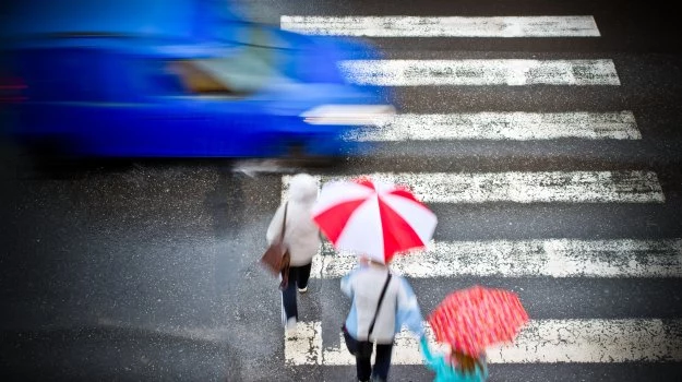 Rząd chce poprawić bezpieczeństwo pieszych. Ci dostaną większe przywileje na drodze.