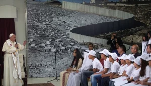 Papież odwiedził obóz dla palestyńskich uchodźców 
