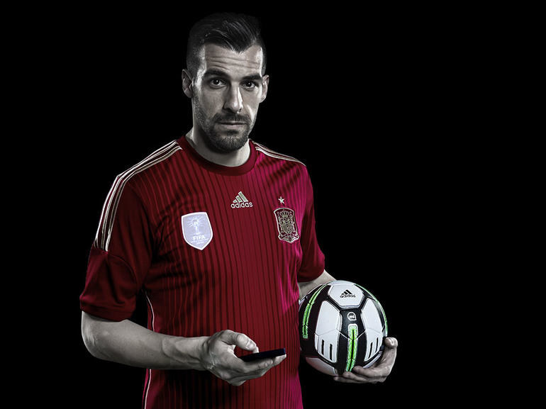 Alvaro Negredo osobiście sprawdził zalety piłki SMART BALL