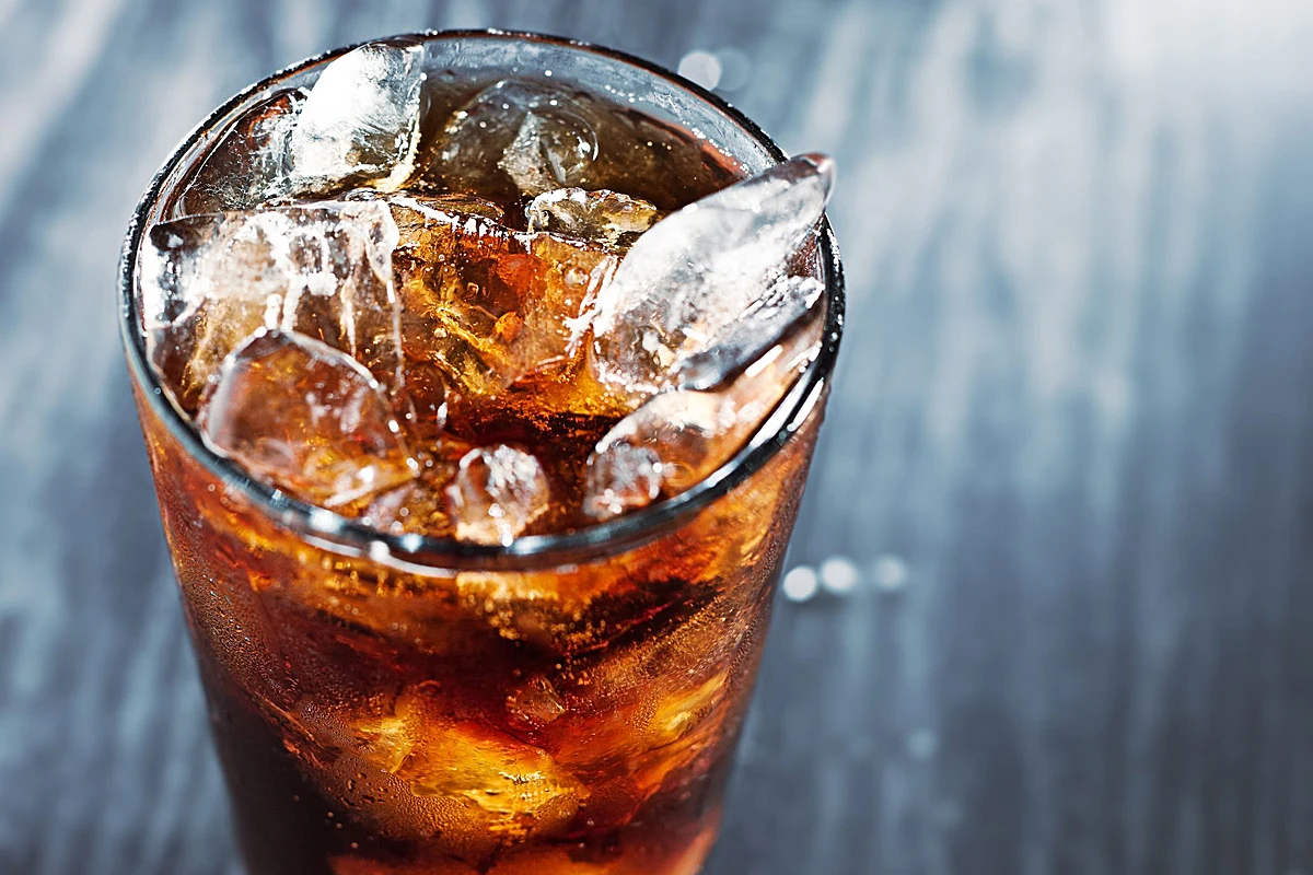 Dietetyczna cola może i nie ma kalorii, ale może zwiększać ryzyko chorób serca Dietetyczna cola może i nie ma kalorii, ale może zwiększać ryzyko chorób serca