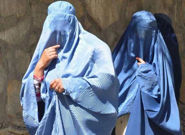 Afganki w burkach