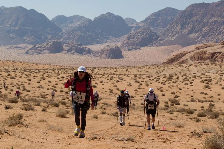 Ultramaraton 4 Deserts - 4 Pustynie - zdjęcia z pierwszego etapu na Wadi Rum w Jordanii