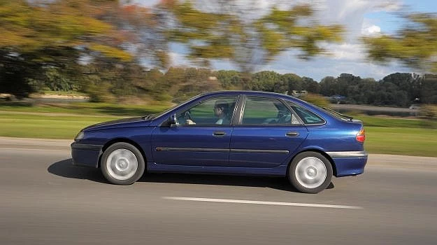 Na zdjęciu bezwypadkowy egzemplarz z 2000 r. z przebiegiem ok. 300 tys. km za 7,5 tys. zł.