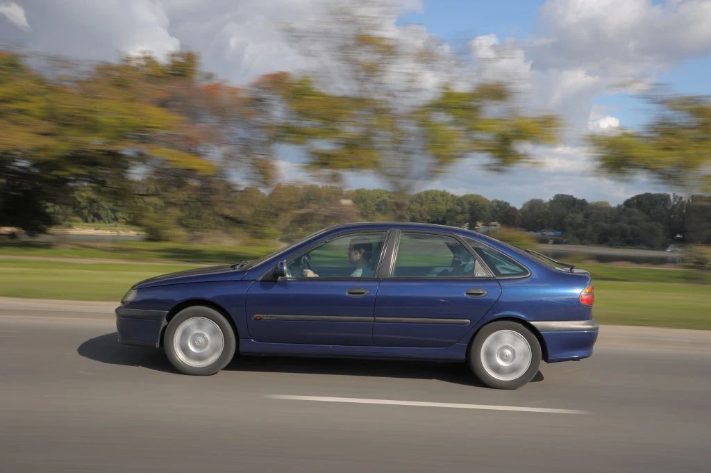 Na zdjęciu bezwypadkowy egzemplarz z 2000 r. z przebiegiem ok. 300 tys. km za 7,5 tys. zł.