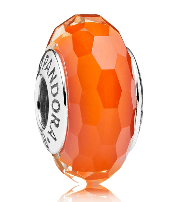 Pomarańcz fasetowanego szkła Murano. Pomarańcz fasetowanego szkła Murano.