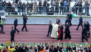 Papież nie przepadał "za tymi charyzmatykami". Mówił, że "przypominają szkołę samby"