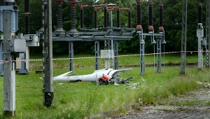 Fragment jednej z maszyn na miejscu wypadku dwóch szybowców