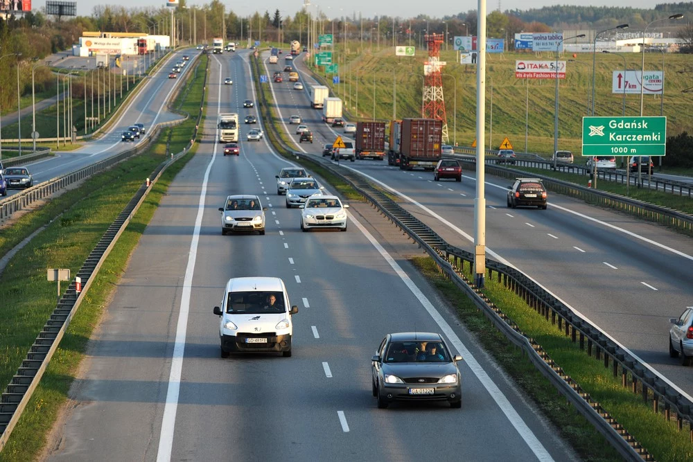 Do trójmiasta da się dojechać w sposób cywilizowany. Tylko co dalej?