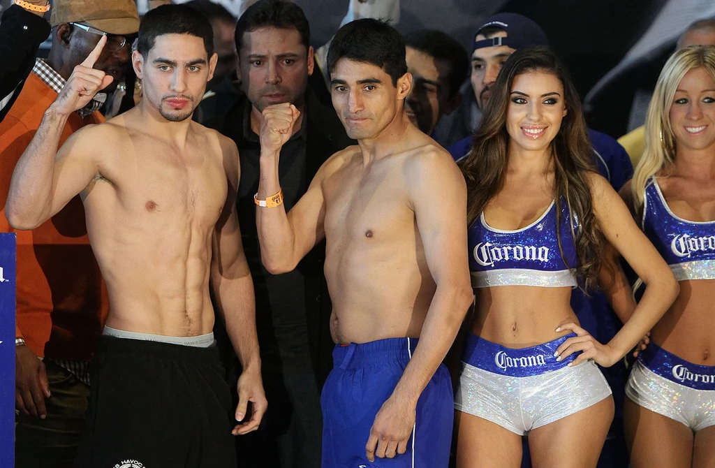 Erik Morales (w środku) kończy karierę