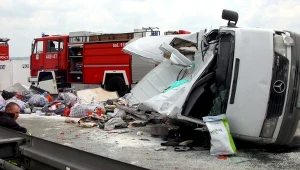 Wrak jednego z busów na miejscu tragicznego wypadku na autostradzie A4
