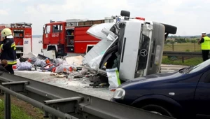 Po wypadku na A4. Policja szuka kierowców z kamerami