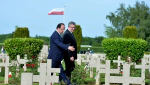 Prezydenci Polski i Francji podczas polsko-francuskich uroczystości na cmentarzu polskim w Urville-Langannerie