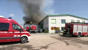 Pożar w hali składowania odpadów w Rzgowie.