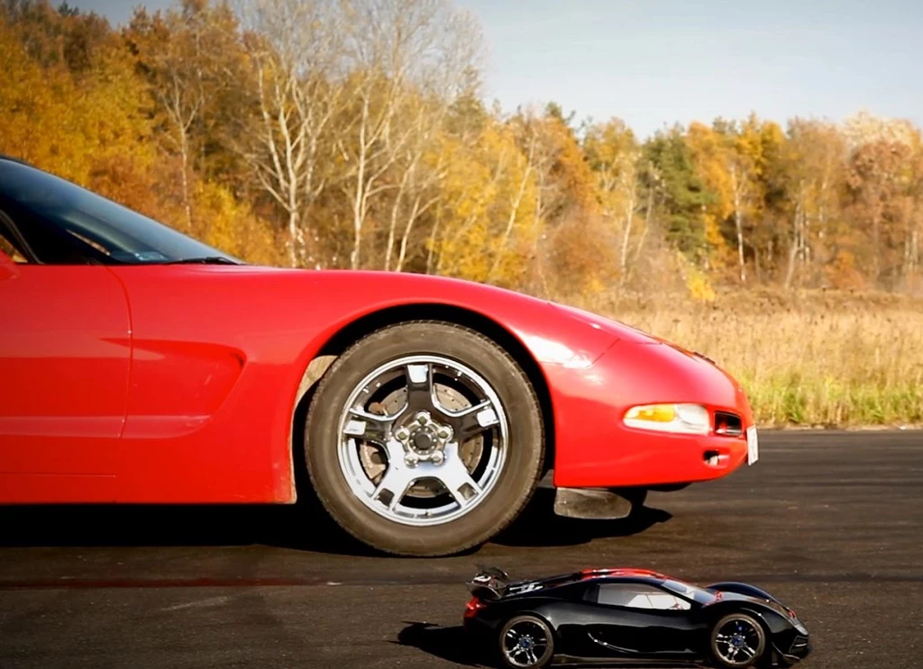 TRAXXAS vs Corvette