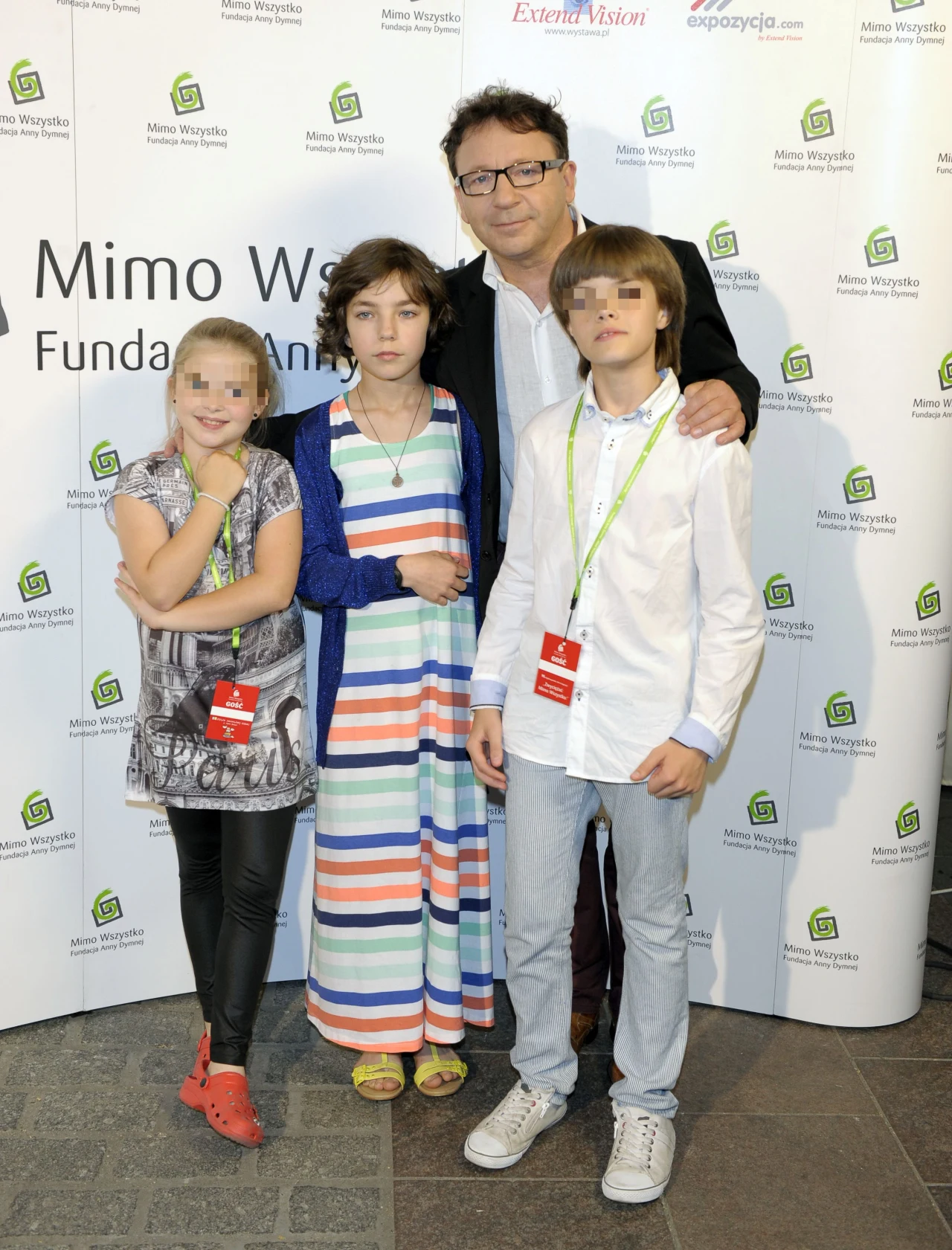 Zbyszek z Bronią i dziećmi Moniki Zbyszek z Bronią i dziećmi Moniki