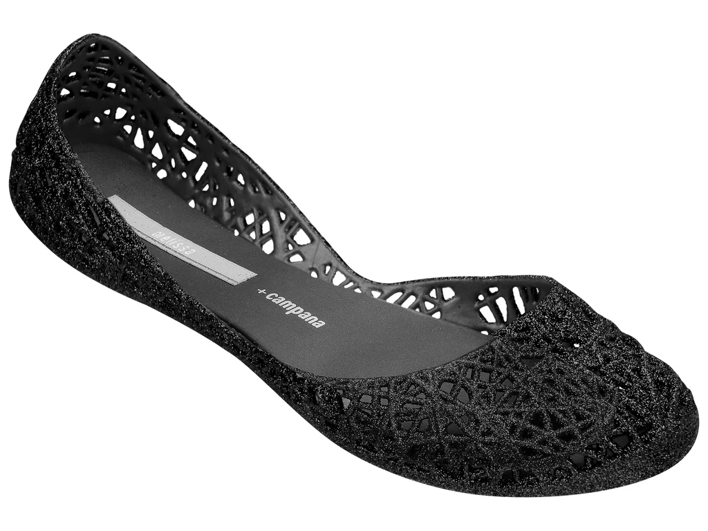 Sekret sukcesu marki Melissa tkwi w innowacyjnej technologii - tworzywie Mel-Flex. Buty wykonane są z pachnącej gumy, która idealnie przylega do stopy. Sekret sukcesu marki Melissa tkwi w innowacyjnej technologii - tworzywie Mel-Flex. Buty wykonane są z pachnącej gumy, która idealnie przylega do stopy.