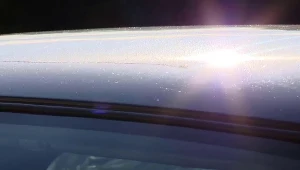 Ojciec zostawił dziecko w nagrzanym aucie