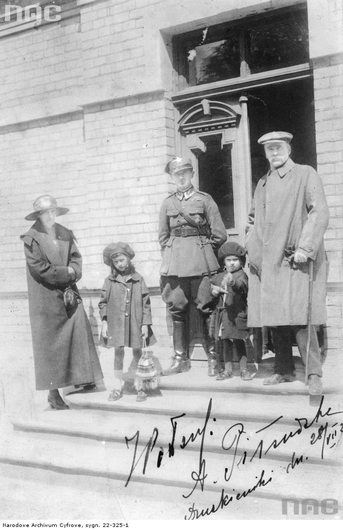 Marszałek Józef Piłsudski z żoną Aleksandrą i córkami w Druskienikach, 1924