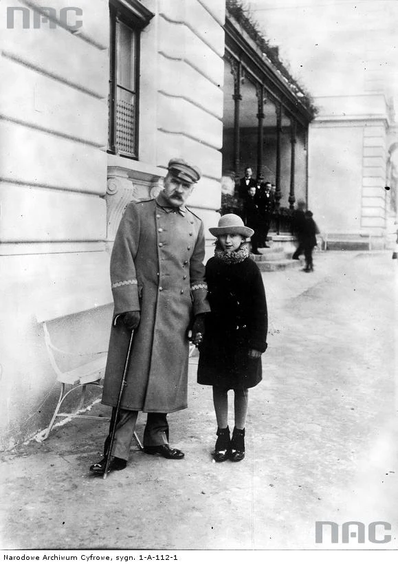 Józef Piłsudski ze swoją starszą córką Wandą na spacerze w Krynicy, 1928