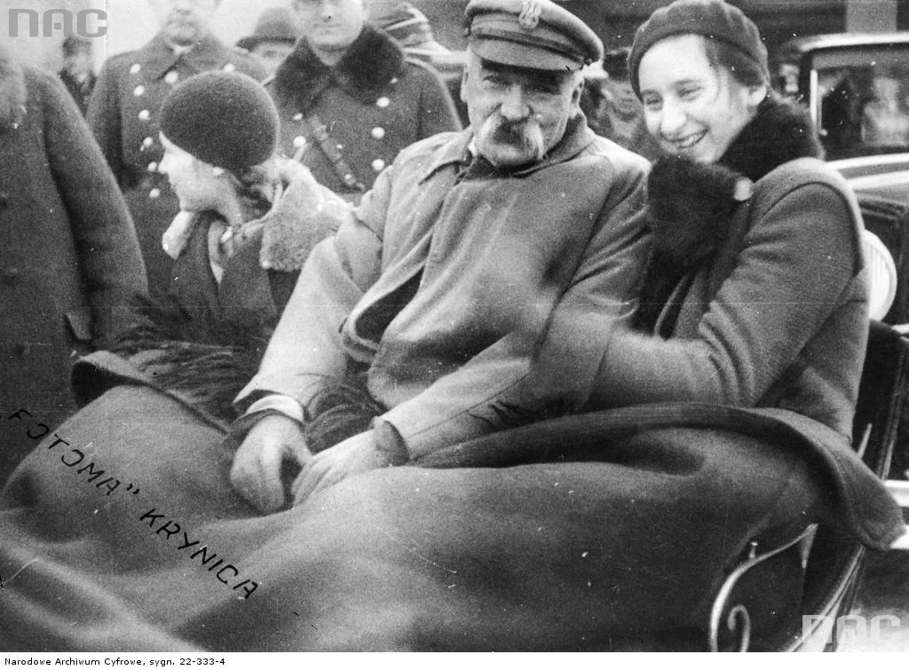 Józef Płsudski z córkami w saniach, Krynica 1934