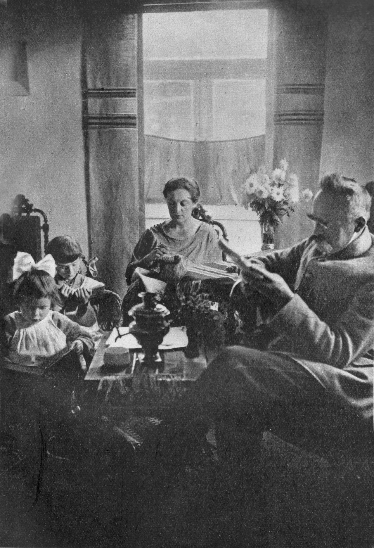 Józef Piłsudski z rodziną w Sulejówku