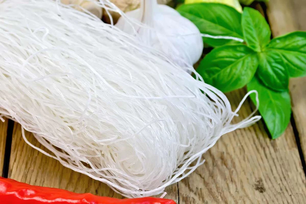 Użyj makaronu ryżowego Użyj makaronu ryżowego