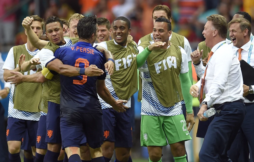 Tego się nikt nie spodziewał. Mistrzowie świata Hiszpanie przegrali z wicemistrzami Holendrami aż 1-5 na mundialu w Brazylii Tego się nikt nie spodziewał. Mistrzowie świata Hiszpanie przegrali z wicemistrzami Holendrami aż 1-5 na mundialu w Brazylii