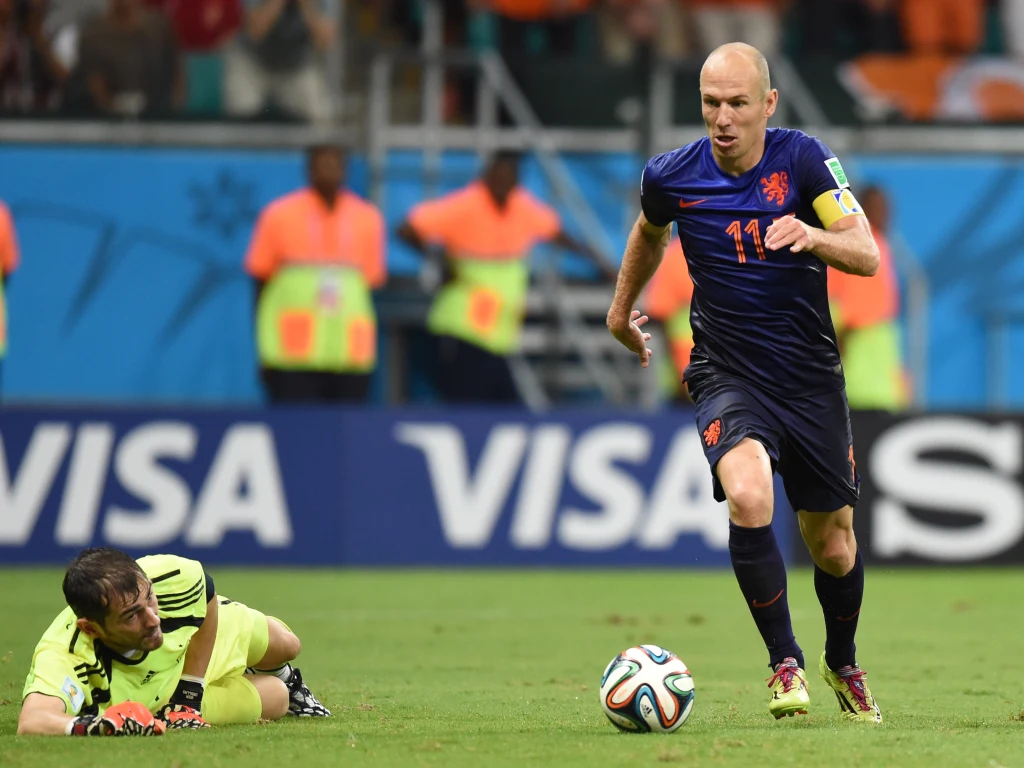 Tego się nikt nie spodziewał. Mistrzowie świata Hiszpanie przegrali z wicemistrzami Holendrami aż 1-5 na mundialu w Brazylii Tego się nikt nie spodziewał. Mistrzowie świata Hiszpanie przegrali z wicemistrzami Holendrami aż 1-5 na mundialu w Brazylii