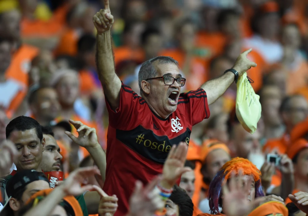 Tego się nikt nie spodziewał. Mistrzowie świata Hiszpanie przegrali z wicemistrzami Holendrami aż 1-5 na mundialu w Brazylii Tego się nikt nie spodziewał. Mistrzowie świata Hiszpanie przegrali z wicemistrzami Holendrami aż 1-5 na mundialu w Brazylii